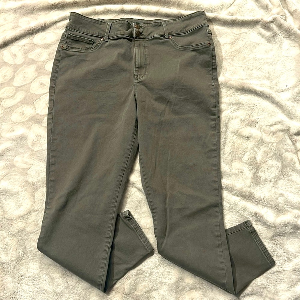 M jeans by Maurice’s High Rise Skinny Olive Green Size XL Regular